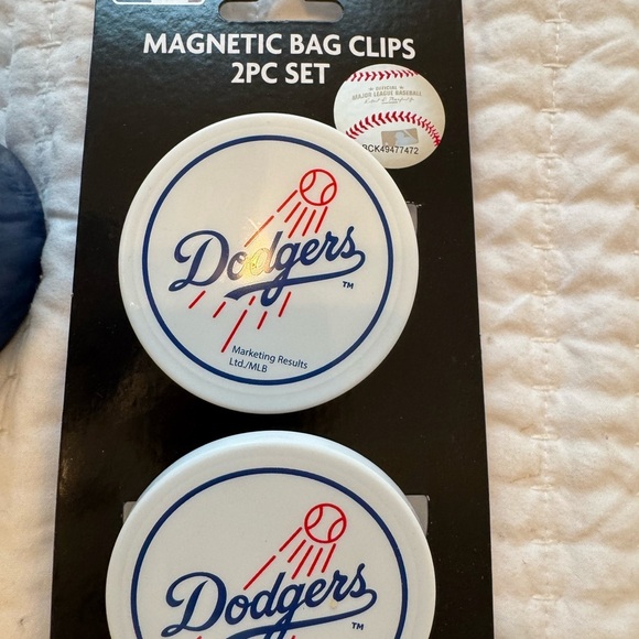 Dodgers Cup and Magnetic Bag Clips Set - Picture 4 of 4